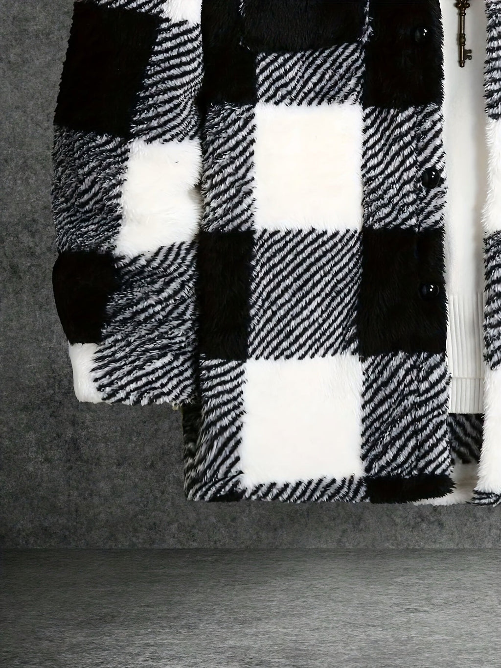 Giacca in pile scozzese da uomo: accogliente stile bianco e nero