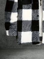 Giacca in pile scozzese da uomo: accogliente stile bianco e nero