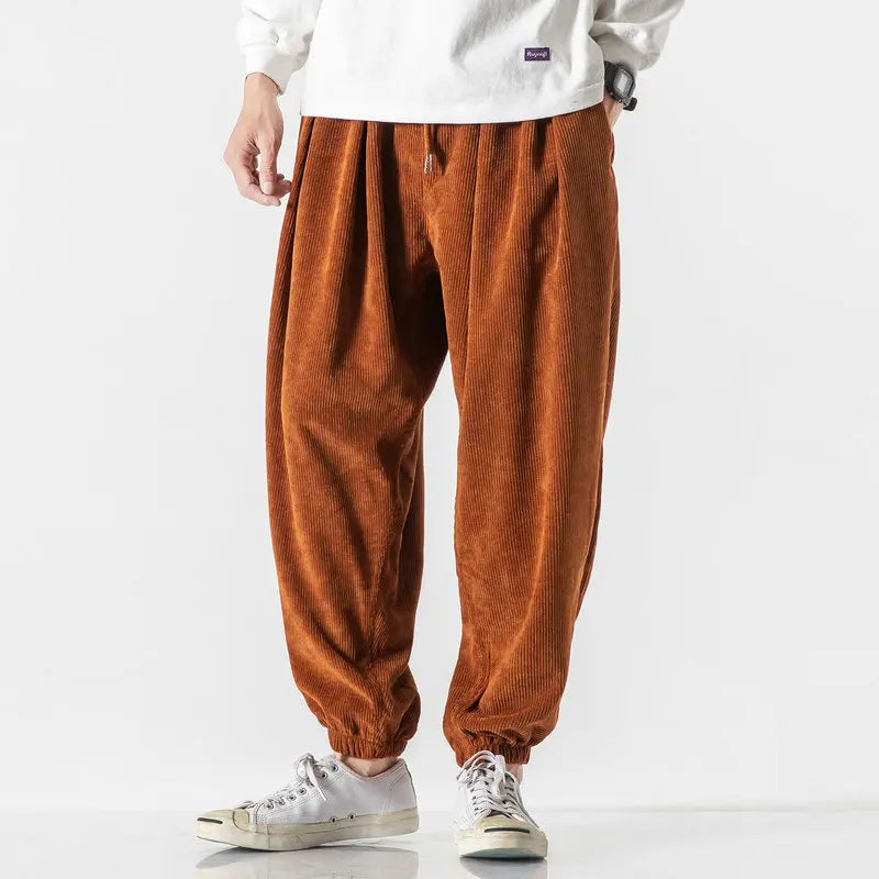 Pantaloni casual in velluto a coste da uomo: vestibilità comoda e stile disinvolto