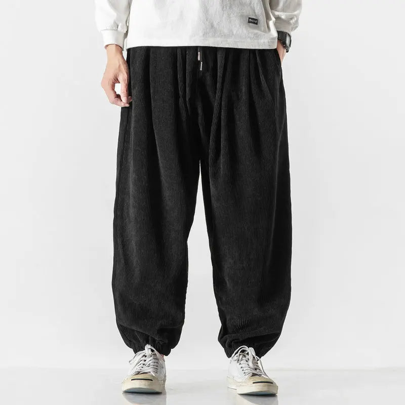 Pantaloni casual in velluto a coste da uomo: vestibilità comoda e stile disinvolto