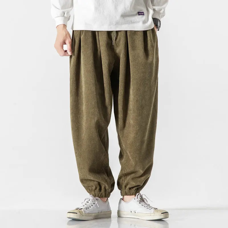 Pantaloni casual in velluto a coste da uomo: vestibilità comoda e stile disinvolto