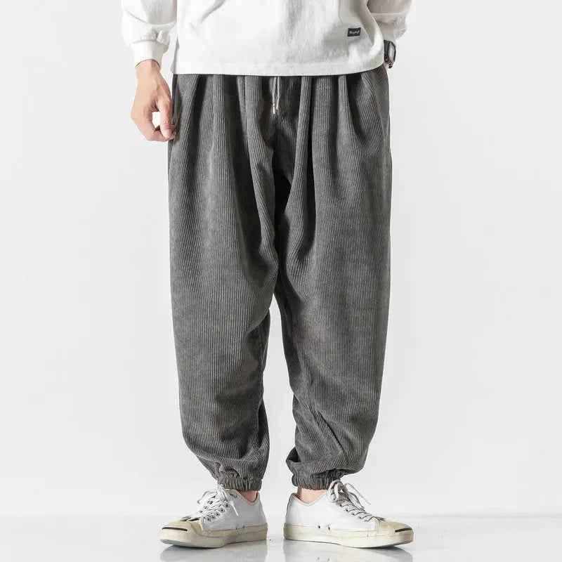 Pantaloni casual in velluto a coste da uomo: vestibilità comoda e stile disinvolto