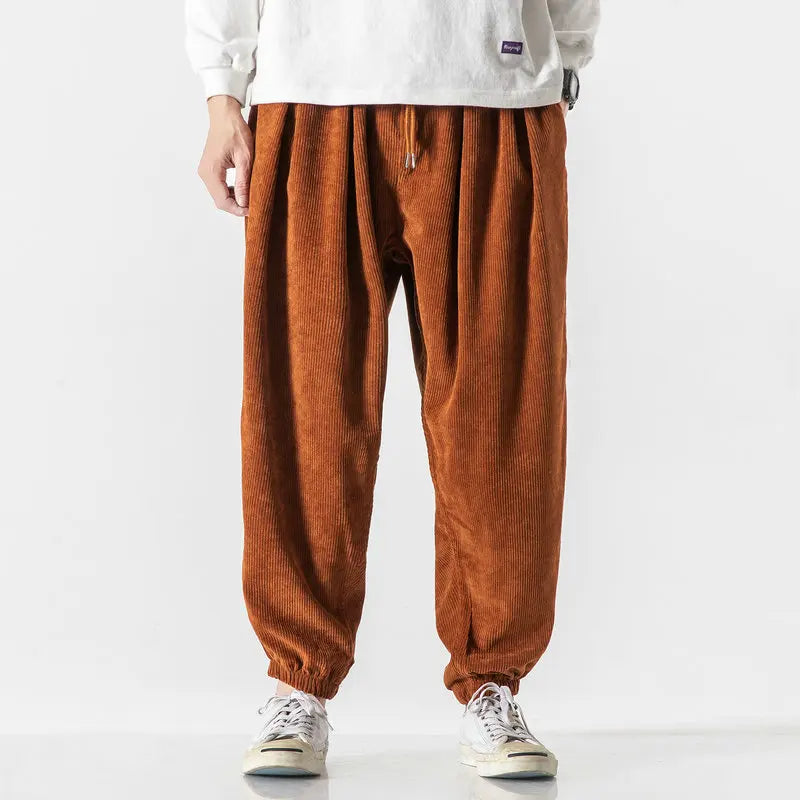 Pantaloni casual in velluto a coste da uomo: vestibilità comoda e stile disinvolto