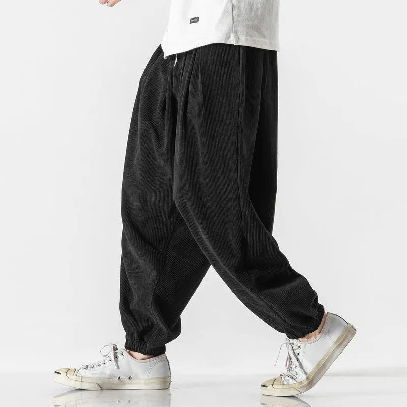 Pantaloni casual in velluto a coste da uomo: vestibilità comoda e stile disinvolto