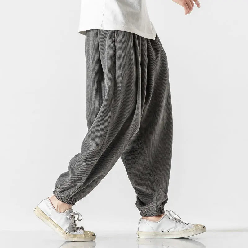 Pantaloni casual in velluto a coste da uomo: vestibilità comoda e stile disinvolto