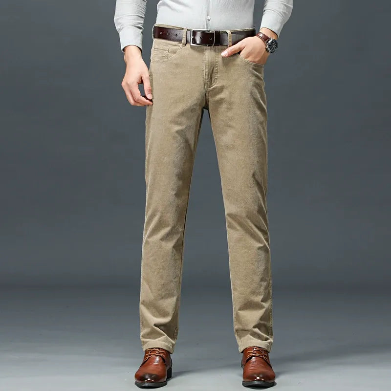 Pantaloni classici da uomo in velluto a coste elasticizzati per un comfort che dura tutto il giorno