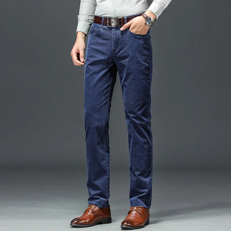 Pantaloni classici da uomo in velluto a coste elasticizzati per un comfort che dura tutto il giorno