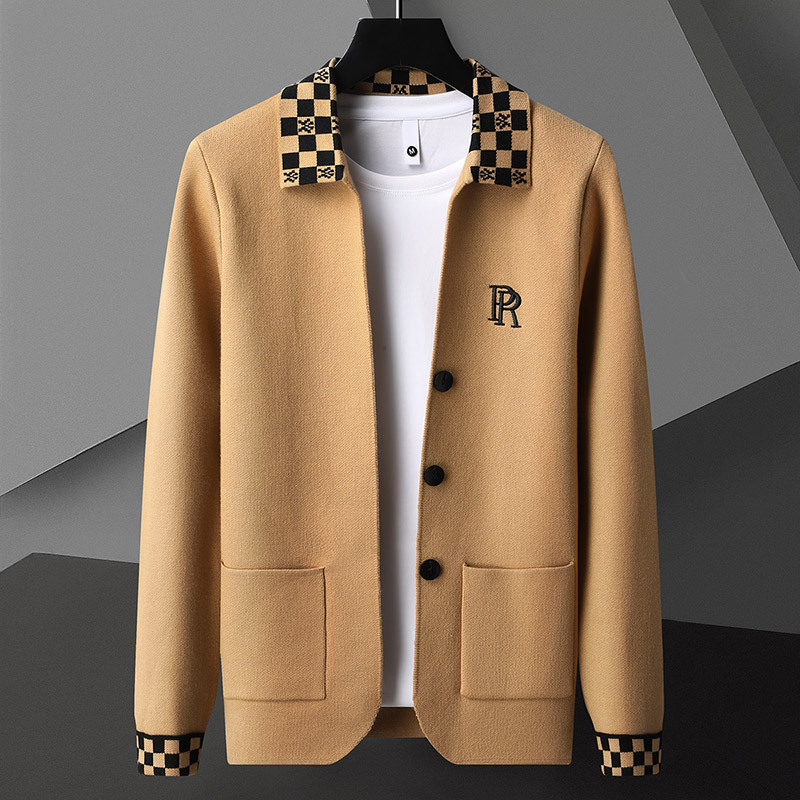 Comodo cardigan abbottonato da uomo
