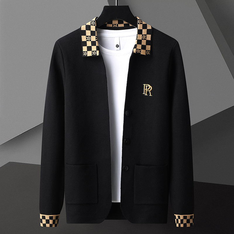 Comodo cardigan abbottonato da uomo