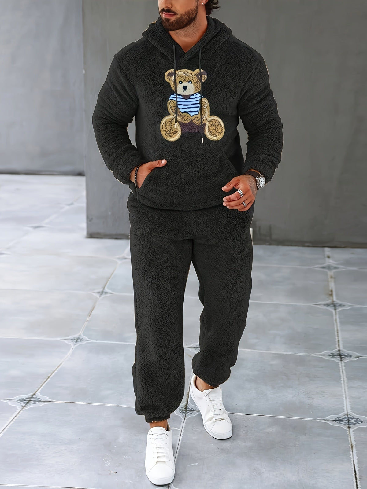 Completo da uomo con cappuccio e pantaloni da jogging in pile accogliente per il massimo calore