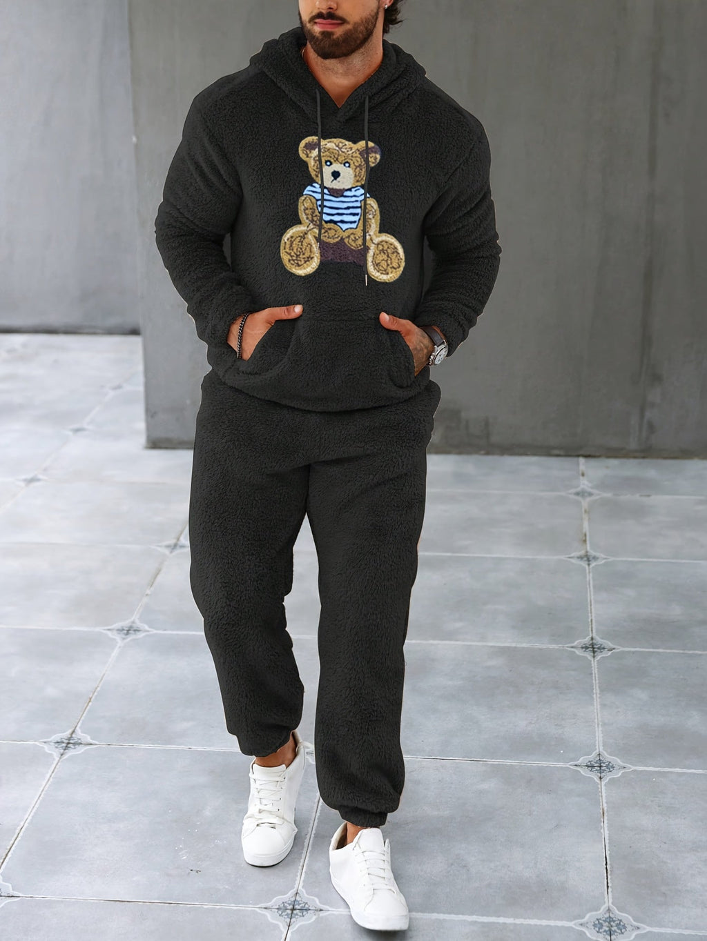 Completo da uomo con cappuccio e pantaloni da jogging in pile accogliente per il massimo calore