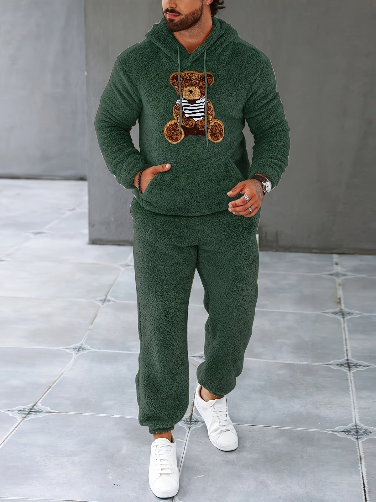 Completo da uomo con cappuccio e pantaloni da jogging in pile accogliente per il massimo calore