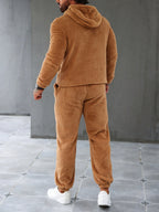 Completo da uomo con cappuccio e pantaloni da jogging in pile accogliente per il massimo calore
