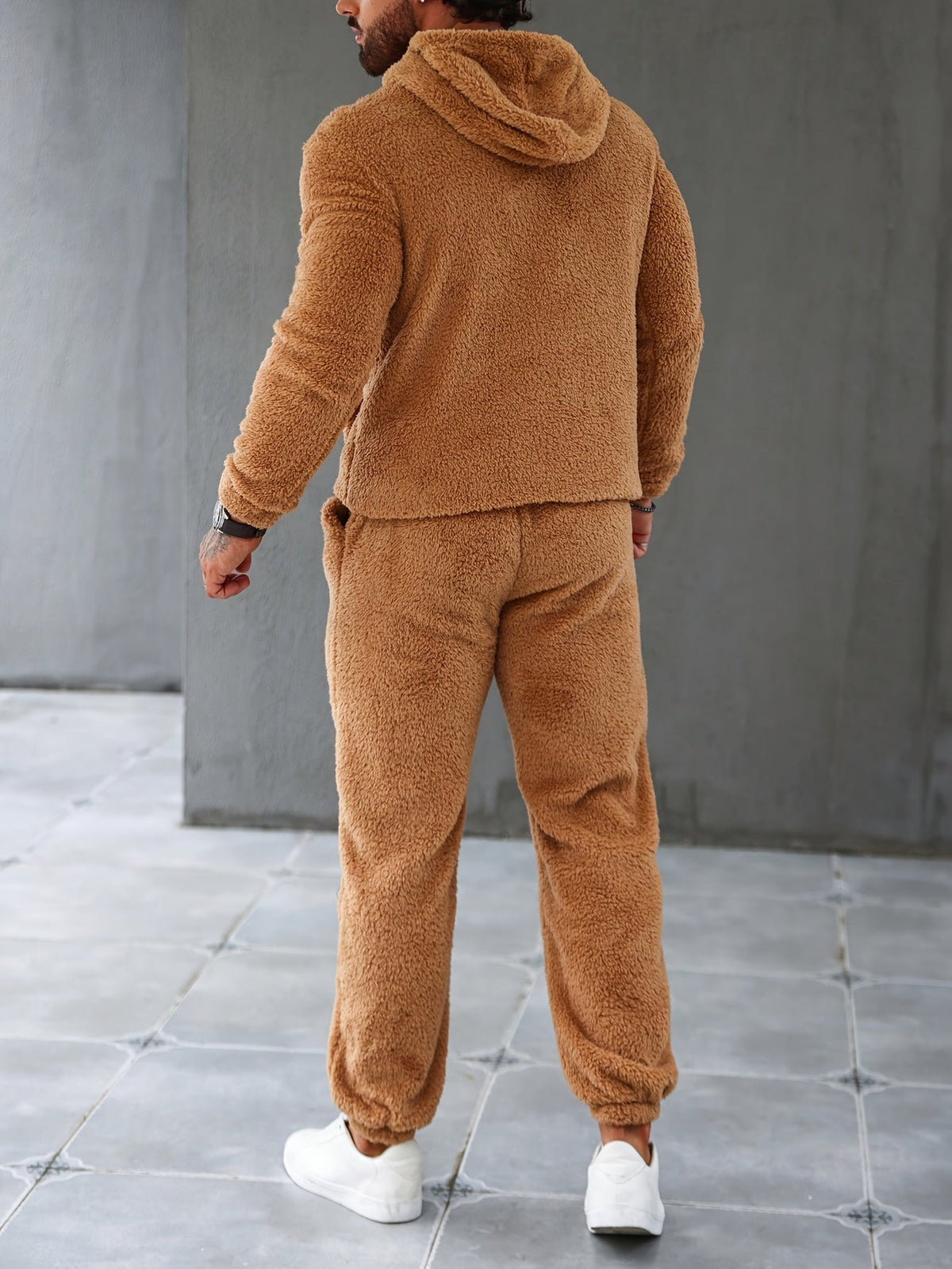 Completo da uomo con cappuccio e pantaloni da jogging in pile accogliente per il massimo calore