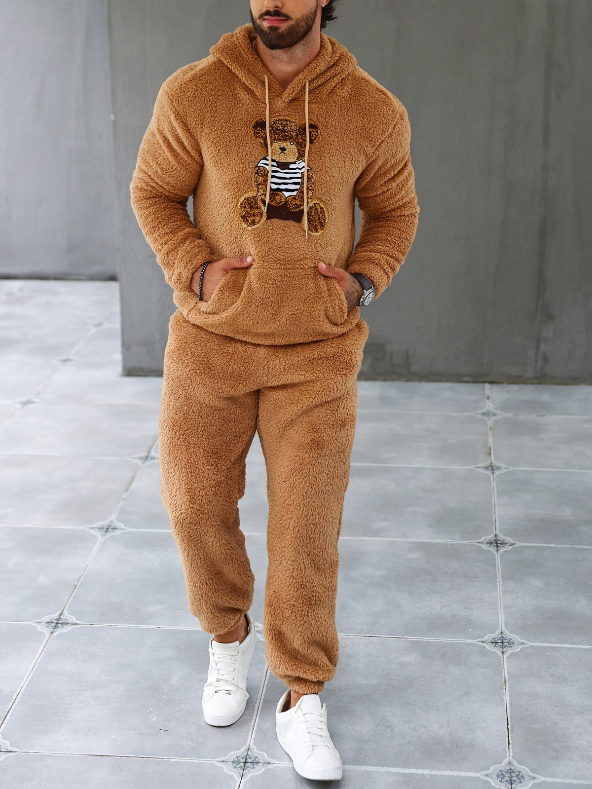 Completo da uomo con cappuccio e pantaloni da jogging in pile accogliente per il massimo calore