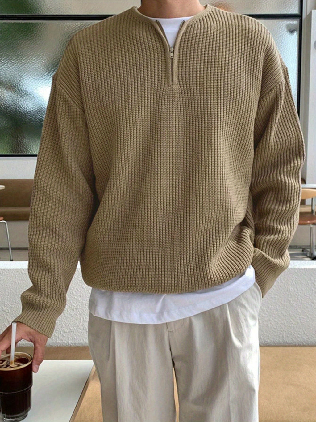 Maglione rilassato da uomo con mezza zip a righe per un comfort moderno
