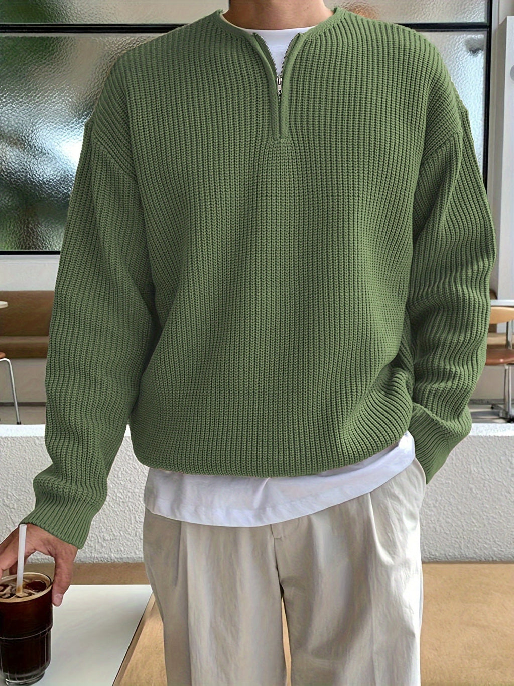 Maglione rilassato da uomo con mezza zip a righe per un comfort moderno