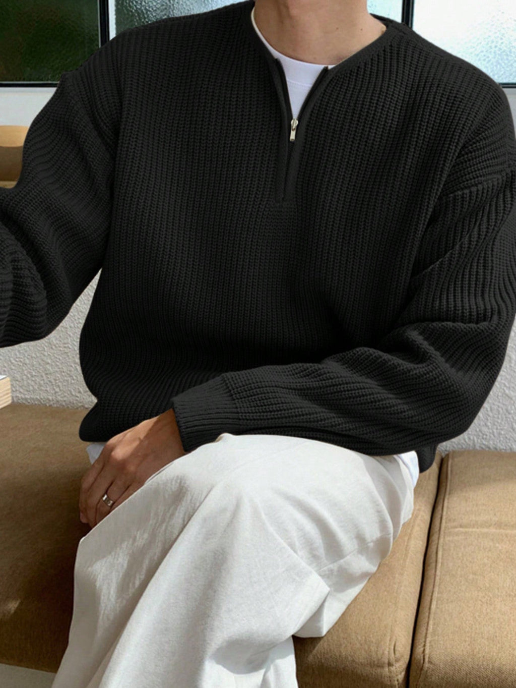 Maglione rilassato da uomo con mezza zip a righe per un comfort moderno