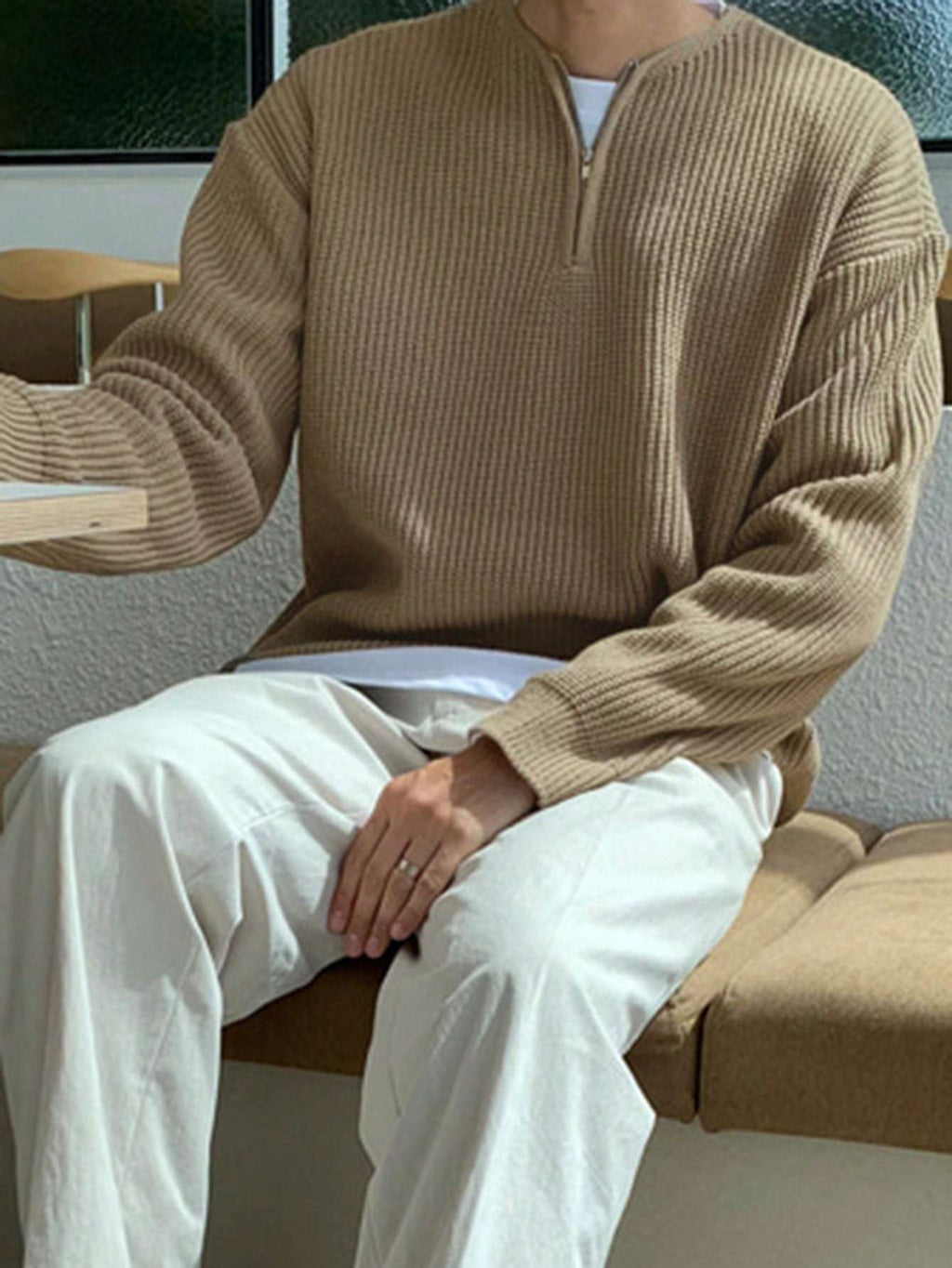 Maglione rilassato da uomo con mezza zip a righe per un comfort moderno