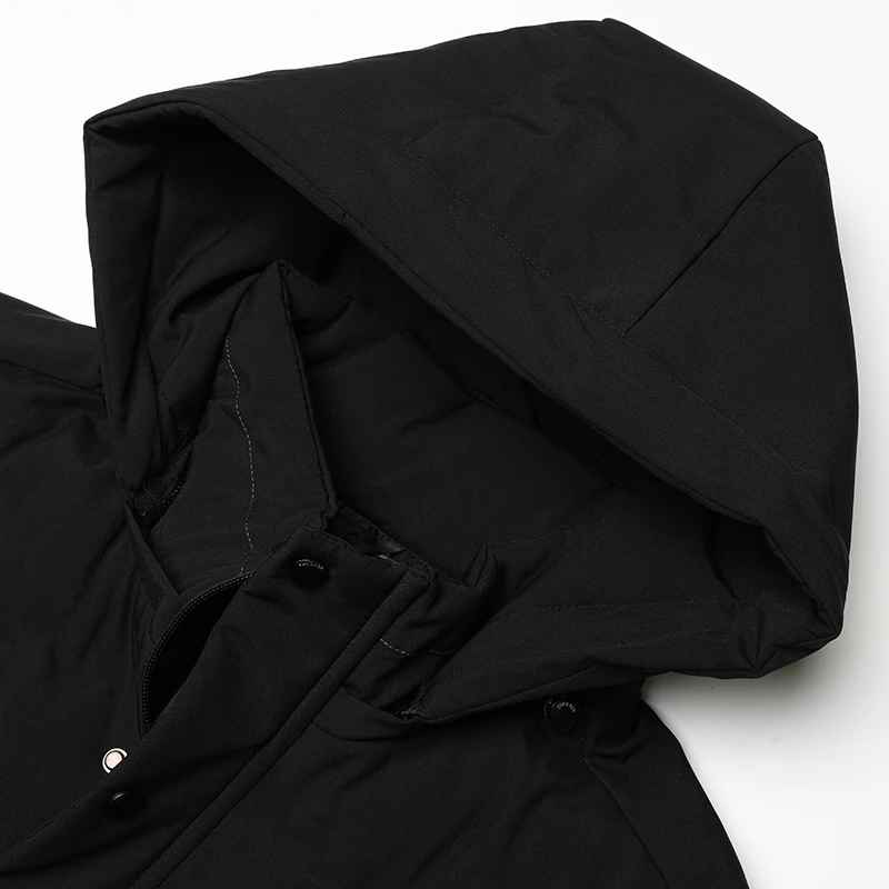 Cappotto invernale con cappuccio da uomo: caldo e resistente alle intemperie
