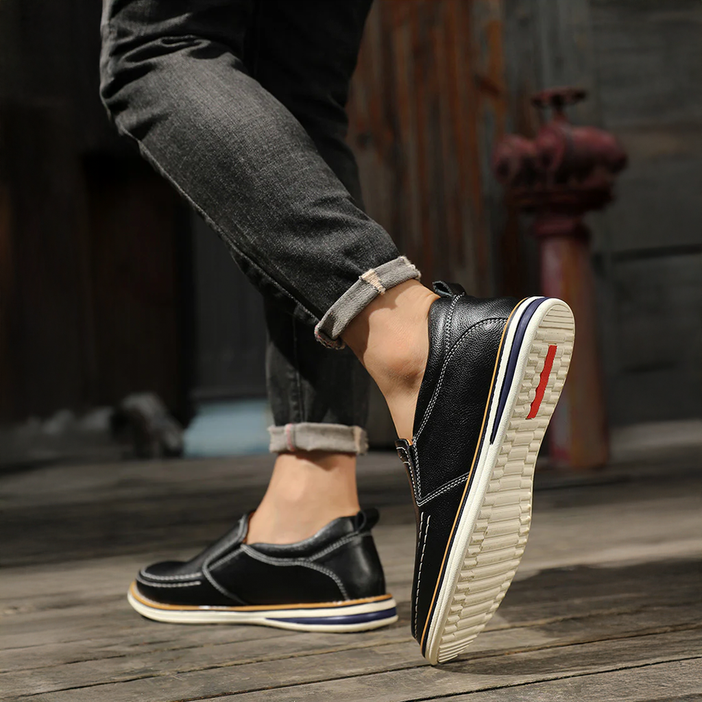 Mocassini slip-on da uomo casual con tomaia in pelle e cuciture a contrasto