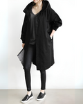 Trench comodo con cappuccio
