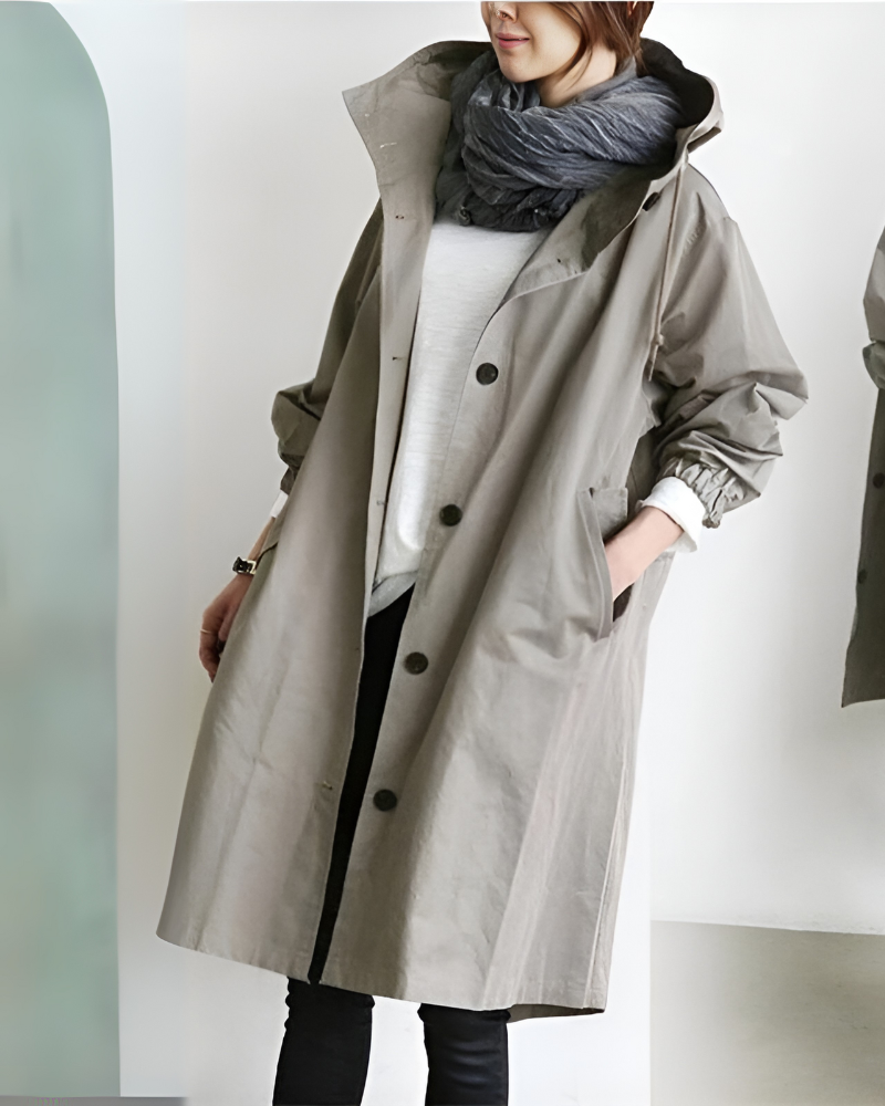 Trench comodo con cappuccio
