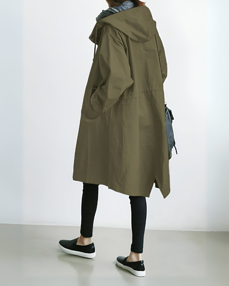 Trench comodo con cappuccio