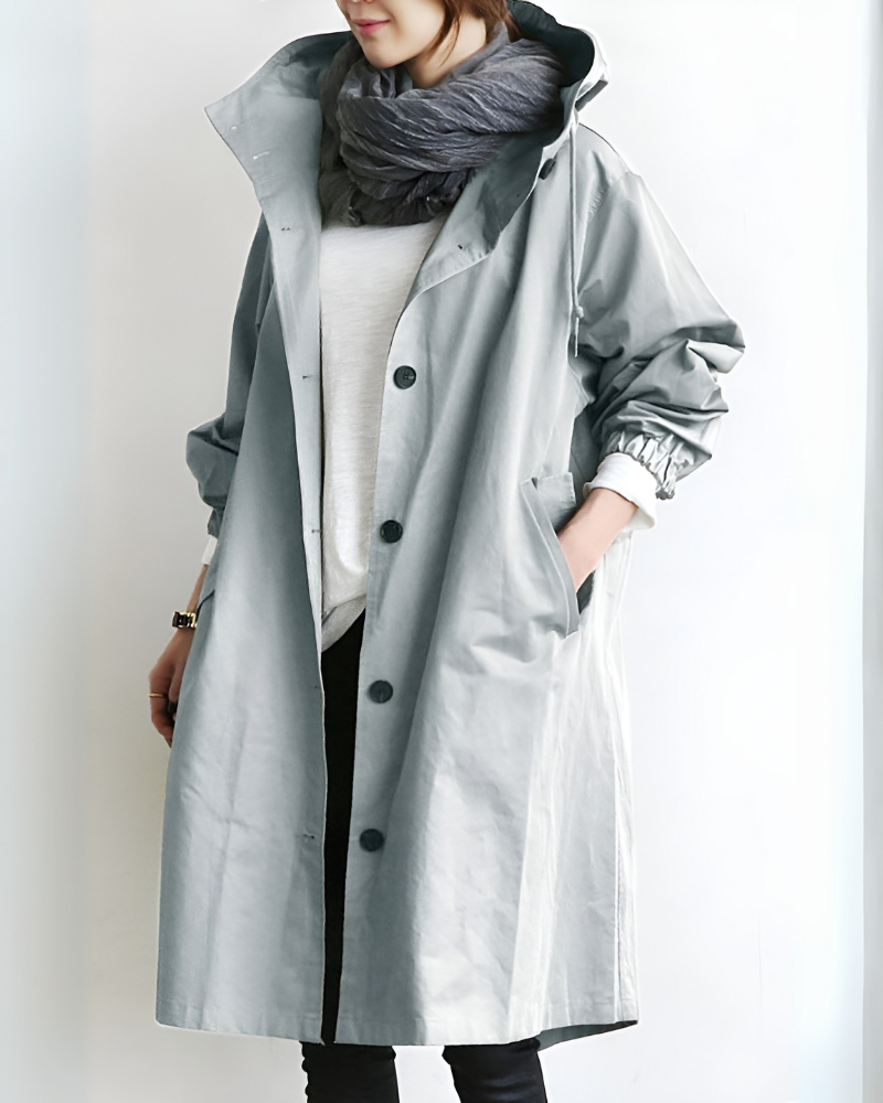 Trench comodo con cappuccio