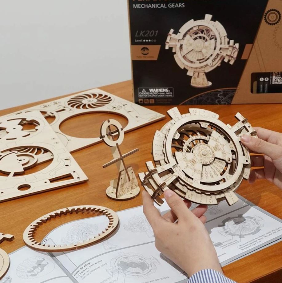 Puzzle in legno con calendario eterno