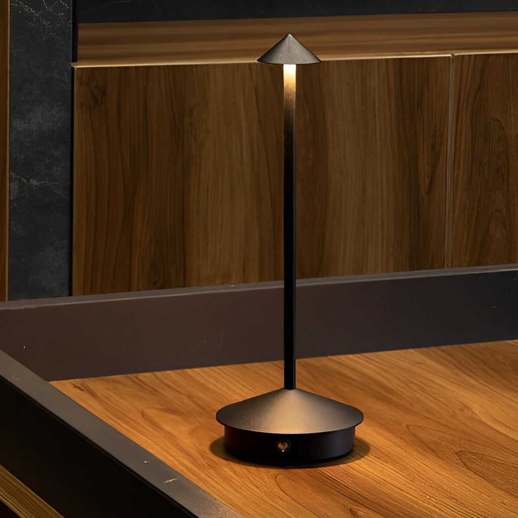 Pina Pro - Elegante Lampada da Tavolo USB Dimmerabile