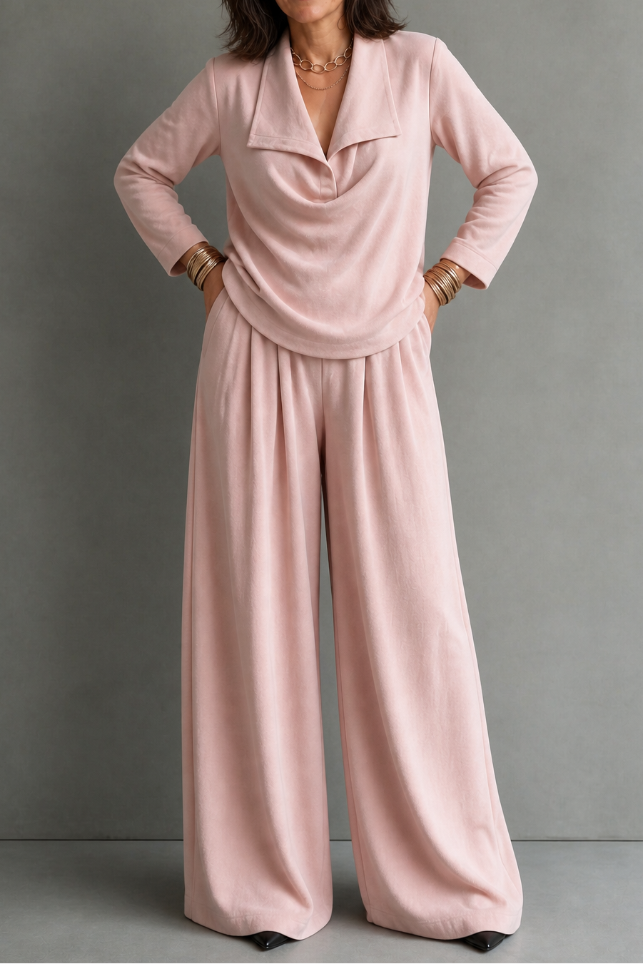Set con top e pantaloni drappeggiati in maglia a coste
