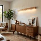 Applique lineare in legno con luce sottile