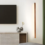 Applique lineare in legno con luce sottile