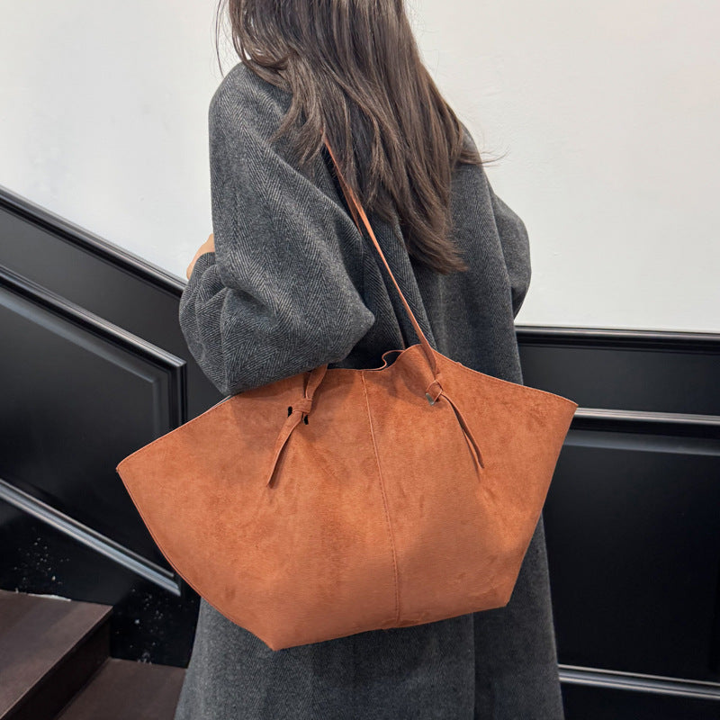 Borsa tote oversize in camoscio