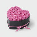 Bouquet di rose artificiali con scatola a forma di cuore