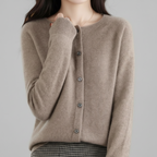 Cardigan da donna in maglia con bottoni — maglione a maniche lunghe con apertura frontale
