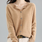Cardigan da donna in maglia con bottoni — maglione a maniche lunghe con apertura frontale