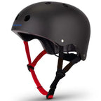Casco multisport a profilo basso con inserto EPS ammortizzante e cinturino sottogola regolabile