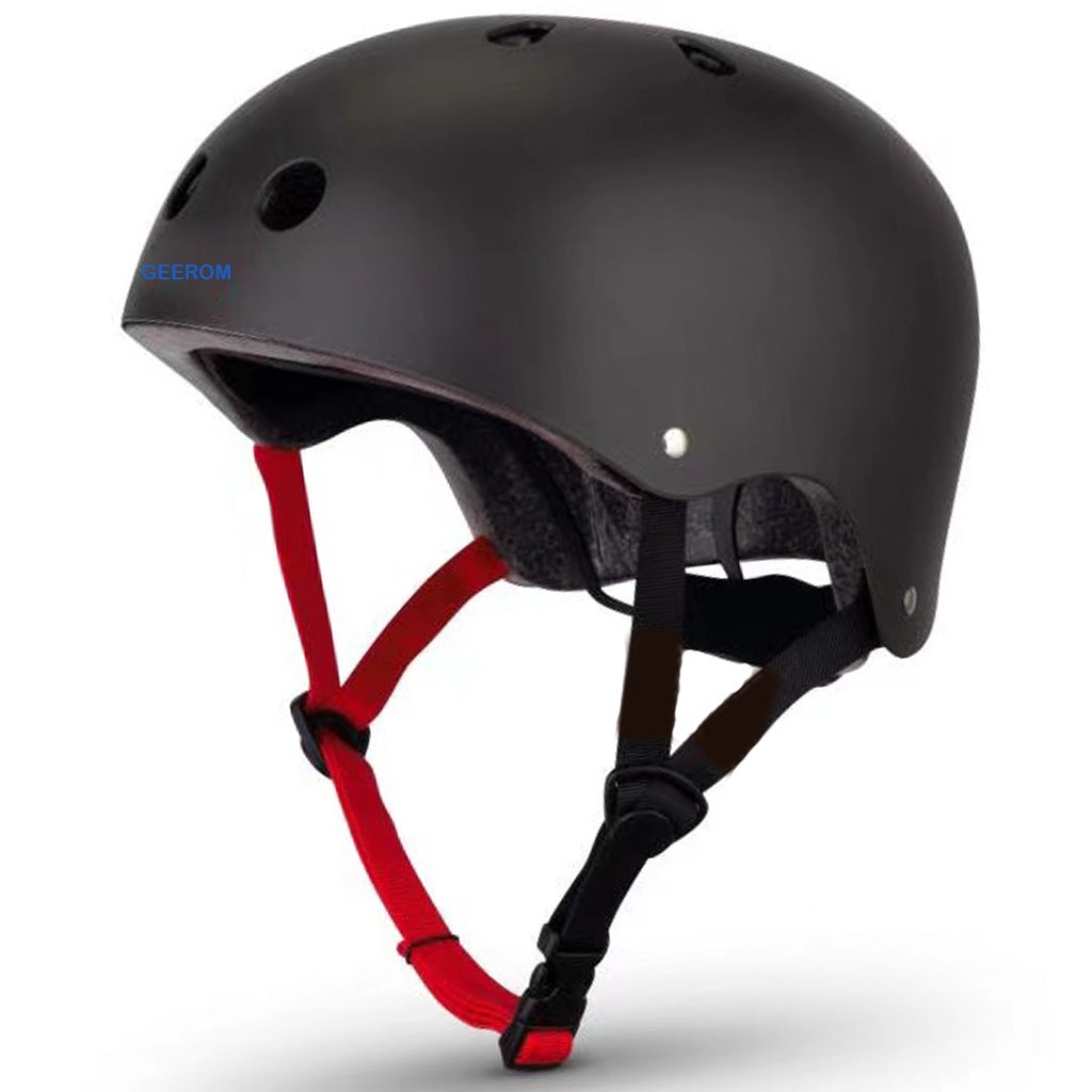 Casco multisport a profilo basso con inserto EPS ammortizzante e cinturino sottogola regolabile