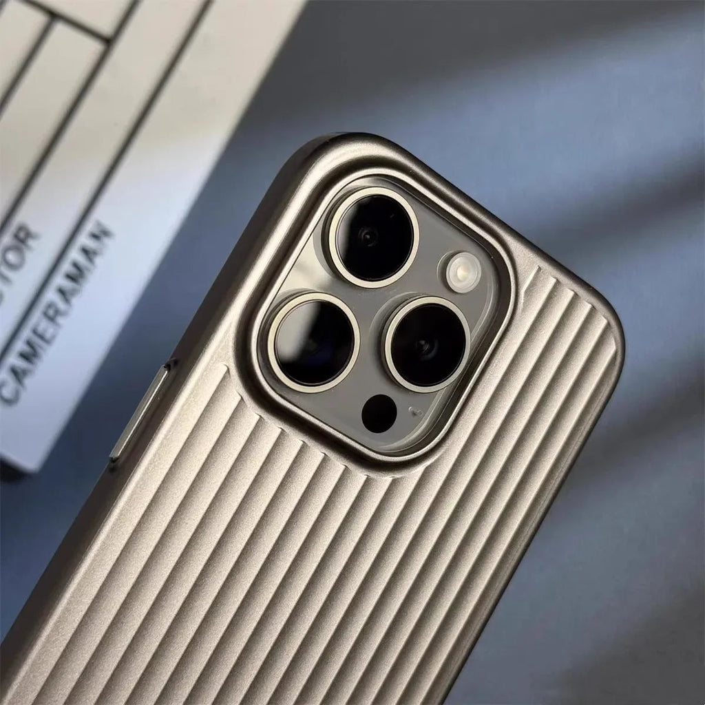 Custodia Titanium Shield Pro per iPhone