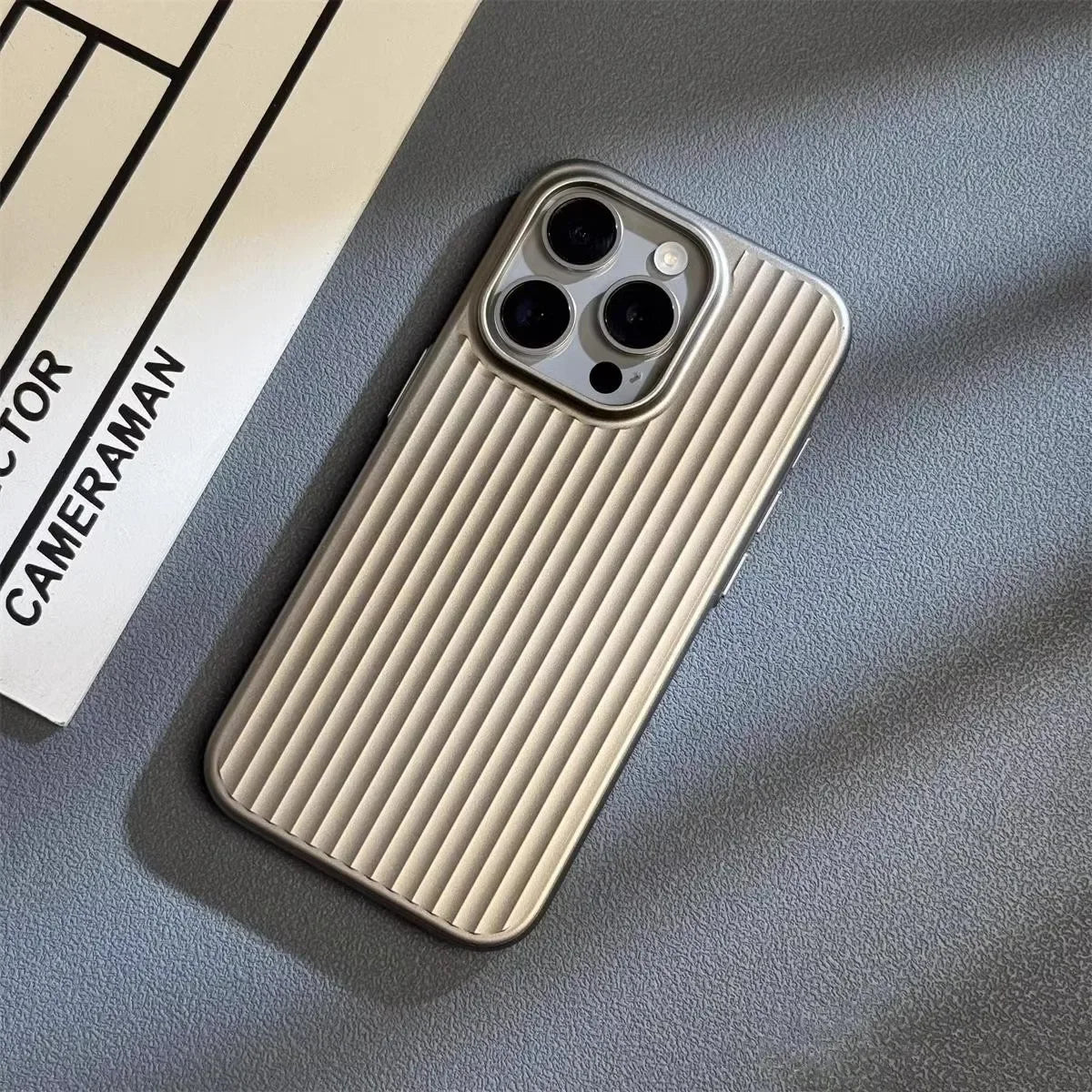Custodia Titanium Shield Pro per iPhone