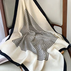 Foulard in seta a quadri con charm