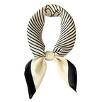 Foulard in seta a quadri con charm