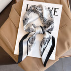 Foulard in seta a quadri con charm