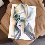 Foulard in seta a quadri con charm