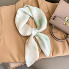 Foulard in seta a quadri con charm