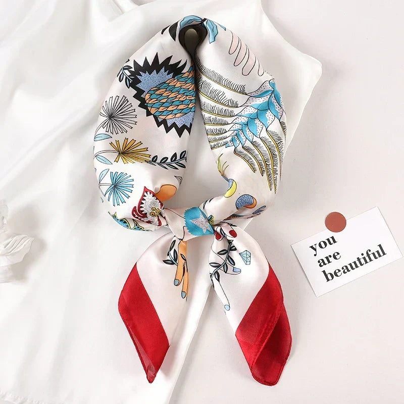 Foulard in seta a quadri con charm