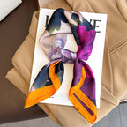 Foulard in seta a quadri con charm