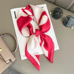 Foulard in seta a quadri con charm